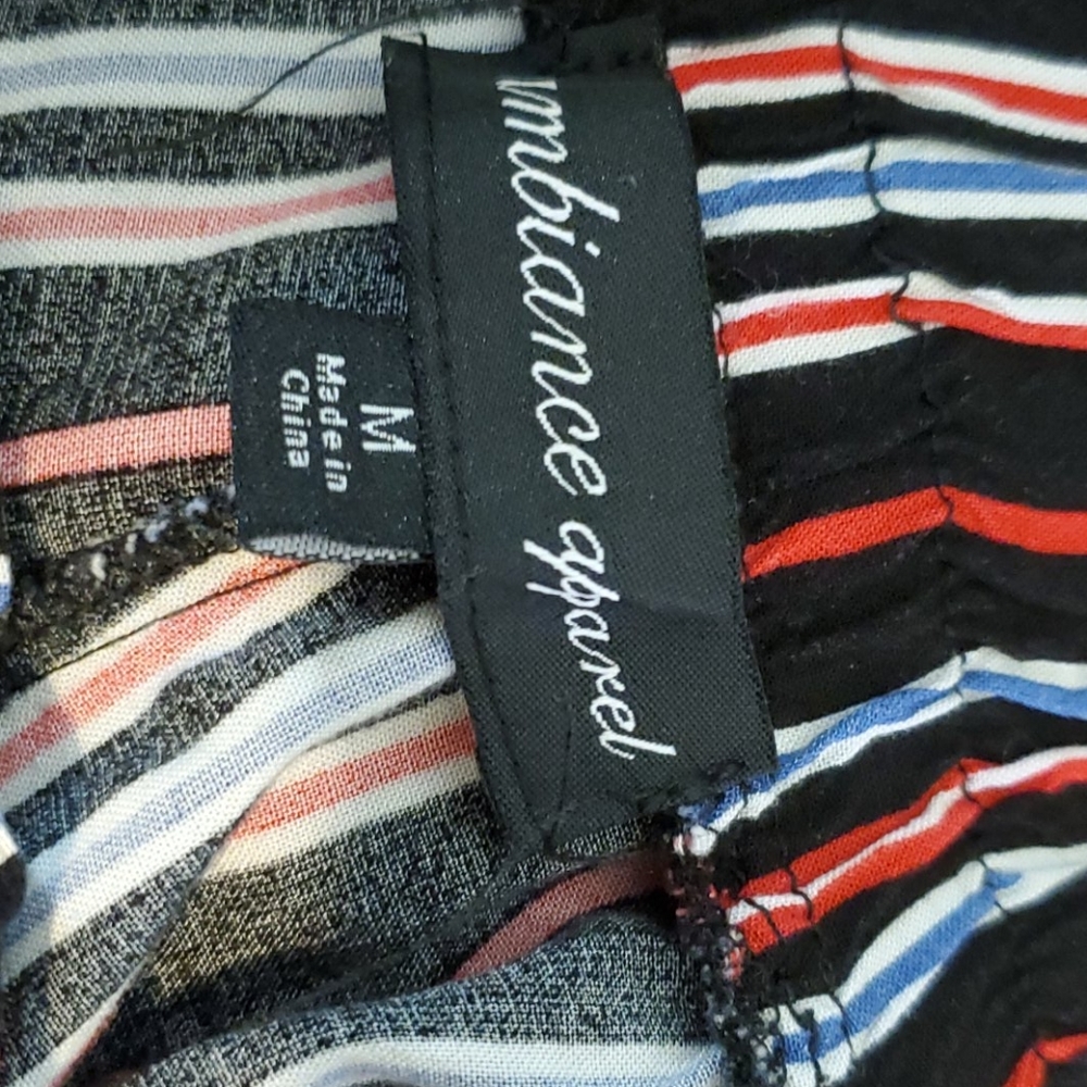 Shorts - Picture 3 of 3